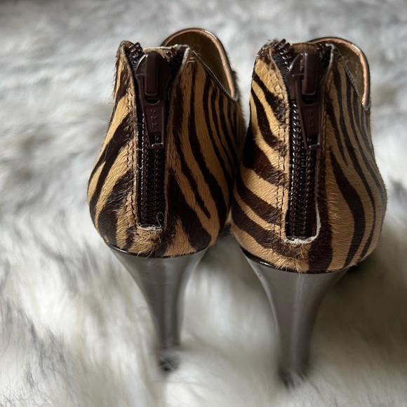 New BCBG Helanra tiger pattern calf hair cuff platforms with 5inch heels. - Picture 2 of 5